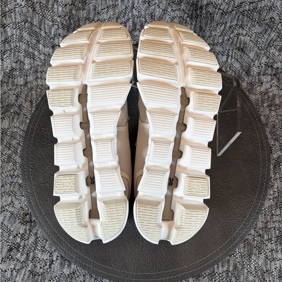 ON Cloud 5 Running Shoes Women's 8.5 Pearl white - Picture 9 of 10